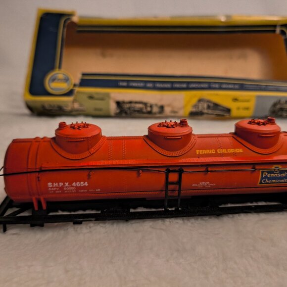 AHM HO Scale Vintage Freight Cars - Tank & Reefer with Boxes! - Picture 2 of 13